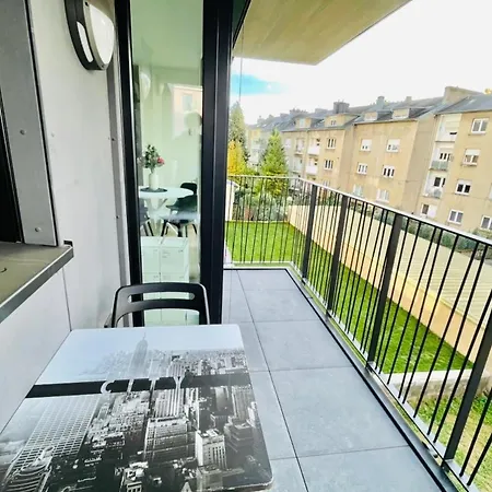 Apartment Brand New 1 Bedroom In Center With Terrace - 4a *